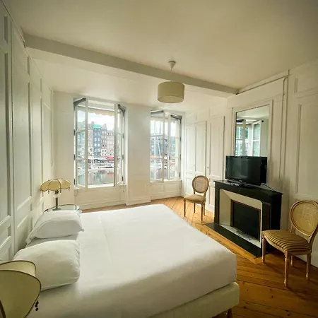 Avec Vue Sur Le Port