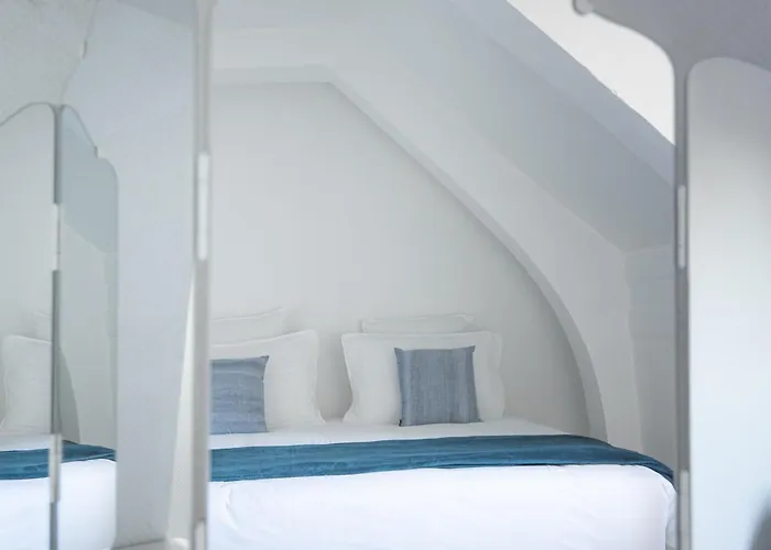 Avec Vue Sur Le Port *