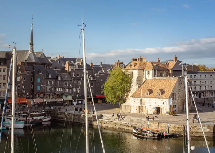 Avec Vue Sur Le Port