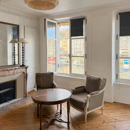 Avec Vue Sur Le Port Apartment