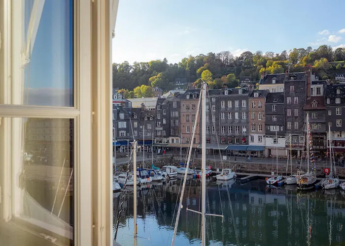 Avec Vue Sur Le Port Honfleur