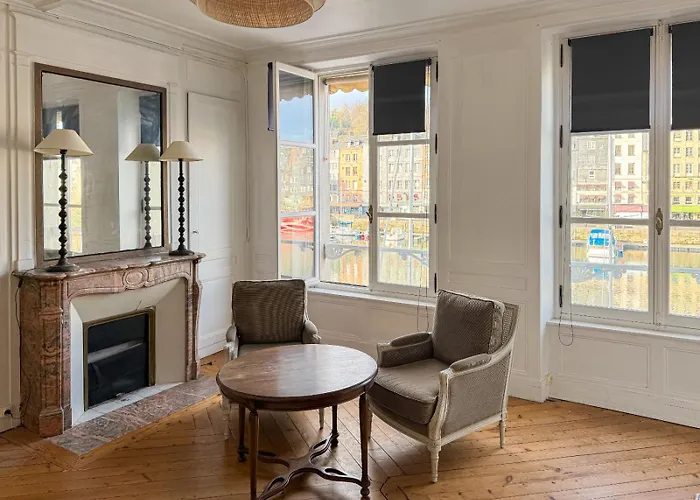 Avec Vue Sur Le Port דירה