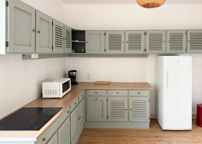 Avec Vue Sur Le Port *